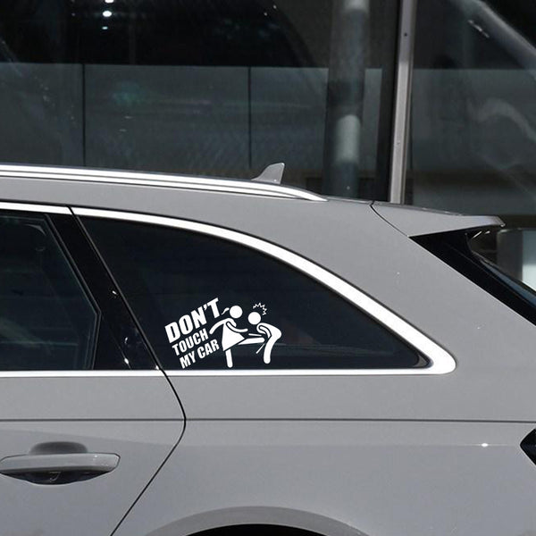 Autocollant drôle « Don't Touch My Car » blanc placé sur fenêtre latérale voiture grise